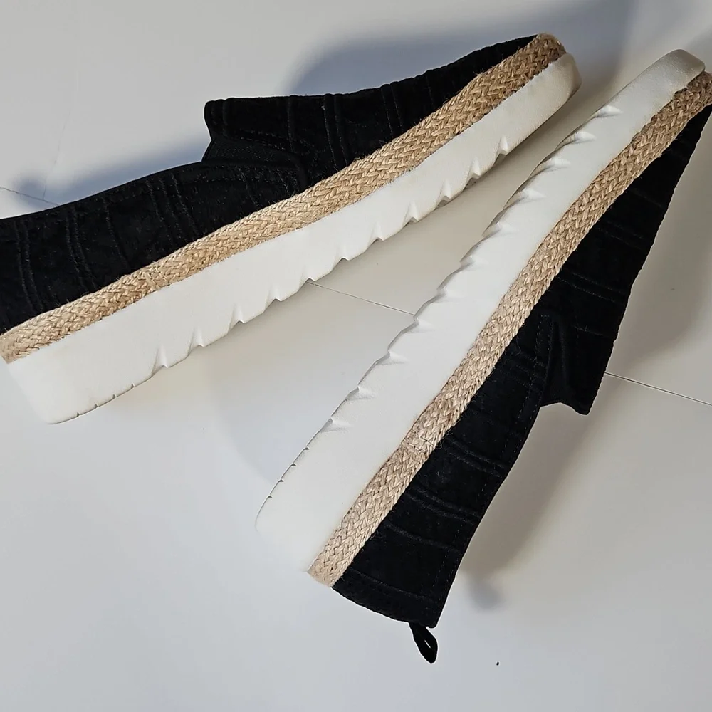 Bobs Skechers Espadrille Black Embroidered Fabric Memory Foam Comfort Casual SZ9